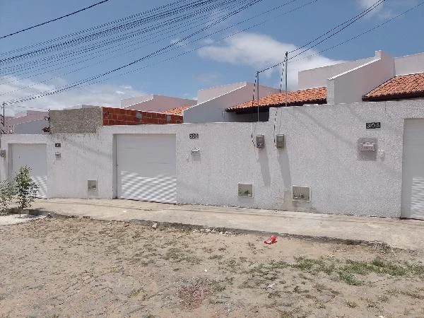 Casa - 2 Quartos - Horizonte - Ocupado