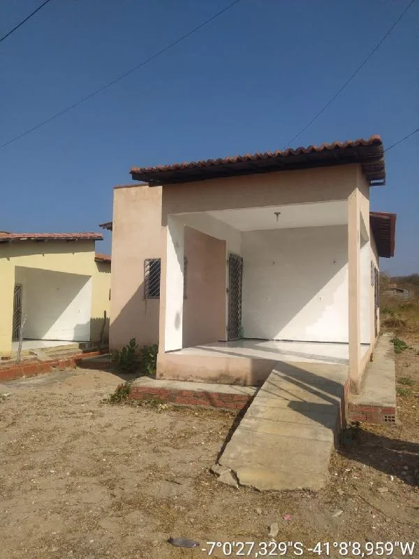 Casa - 2 Quartos - Francisco Santos - Desocupado
