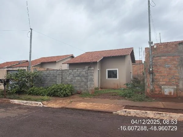 Casa - 2 Quartos - Bonfinópolis - Ocupado