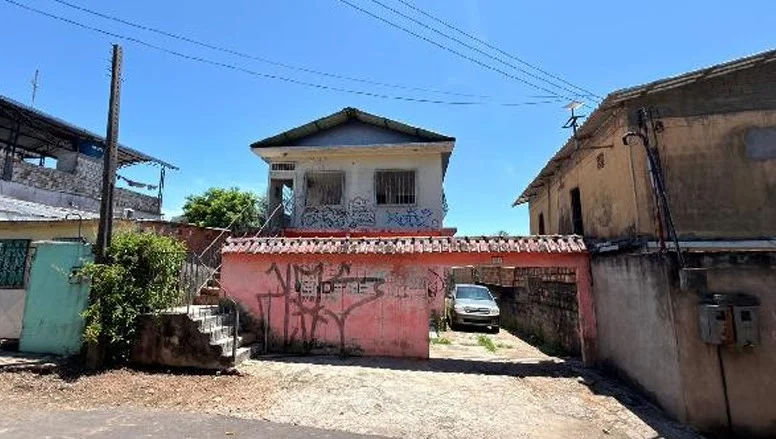 Casa - 6 Quartos - Tefe - Desocupado