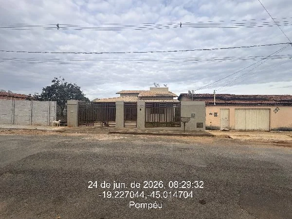 Casa - 2 Quartos - Pompéu - Ocupado